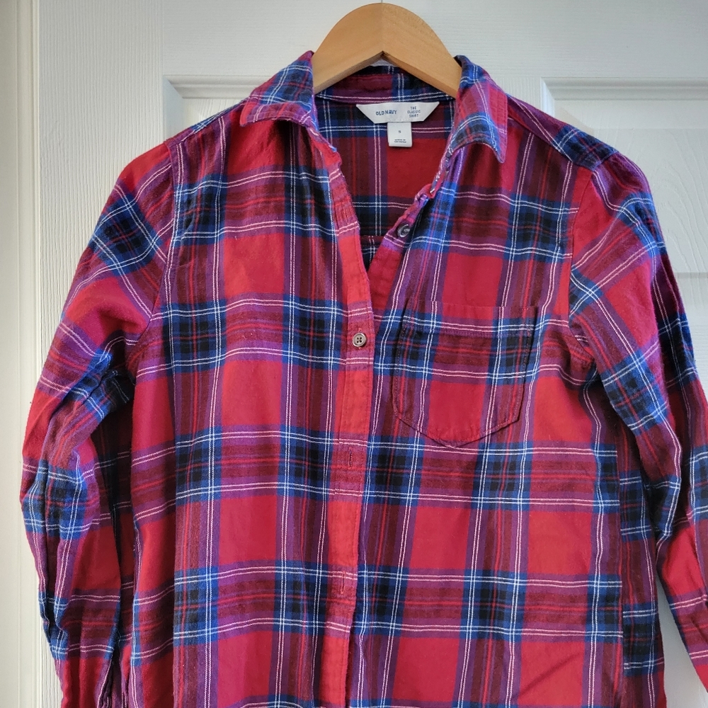 Old Navy Red blue plaid flannel shirt size Small